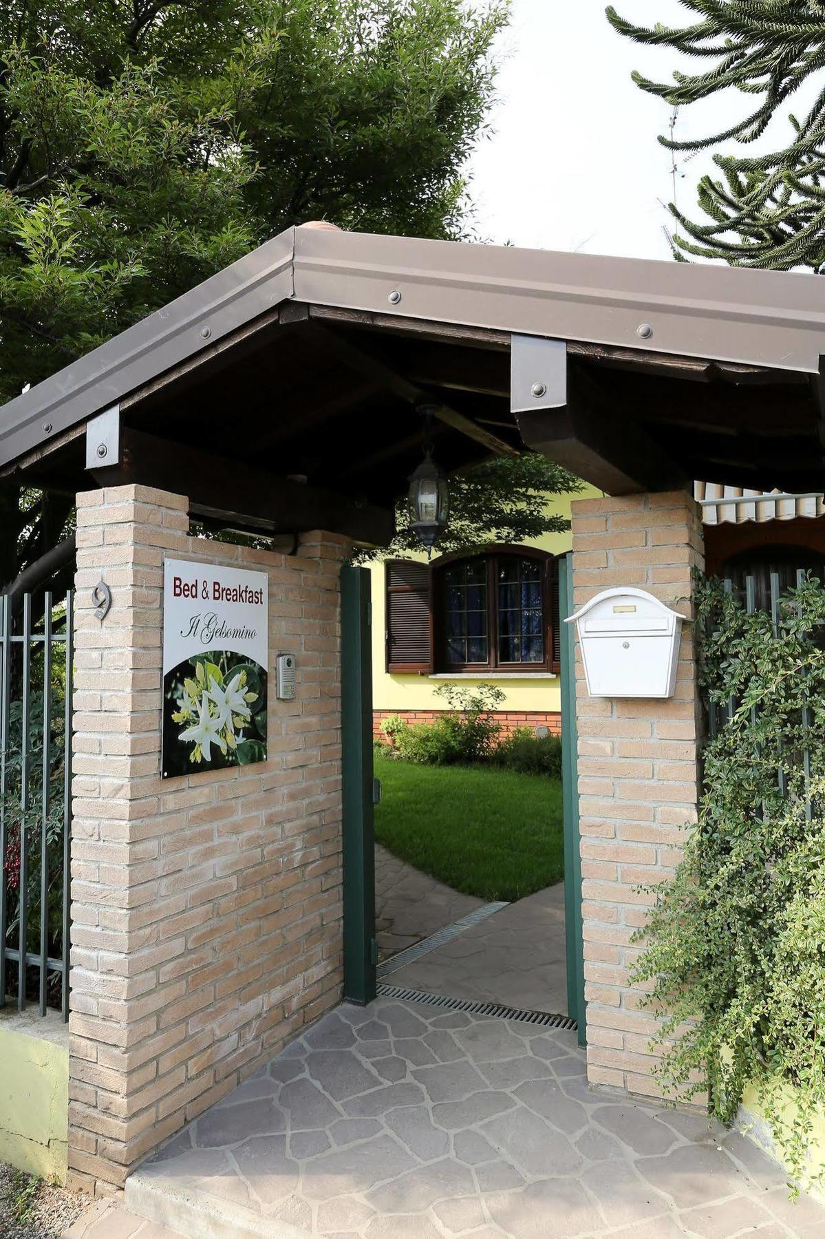 Bed and Breakfast Il Gelsomino Ferno Exterior foto
